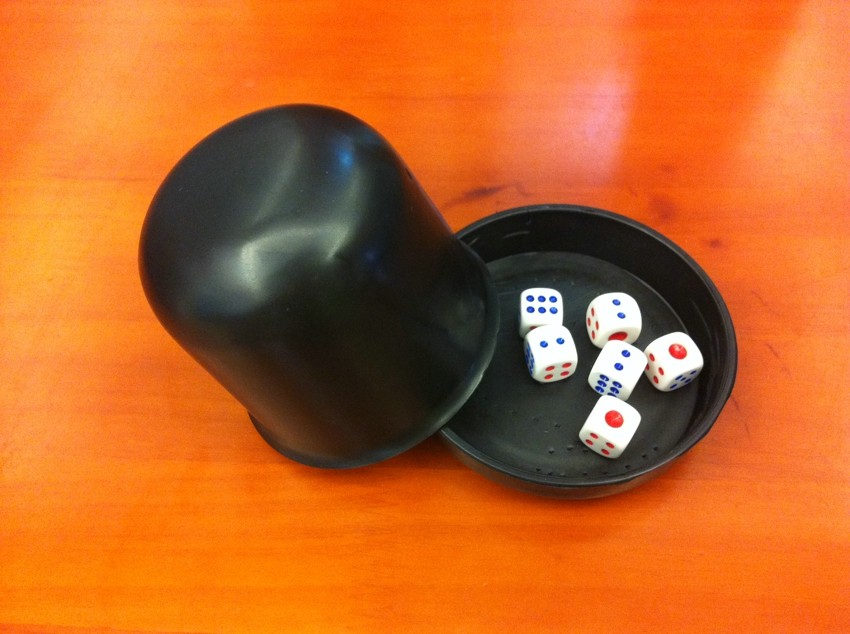 带底盖筛盅 6粒白底红蓝点骰子大排档ktv喝酒筛子 骰子 盅