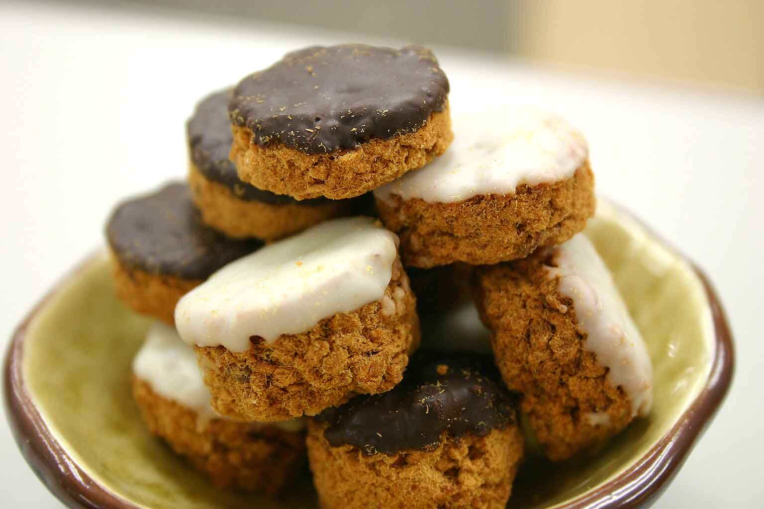 新加坡直邮 进口美珍香巧克力小松脆240g/罐装猪肉松休闲零食小吃