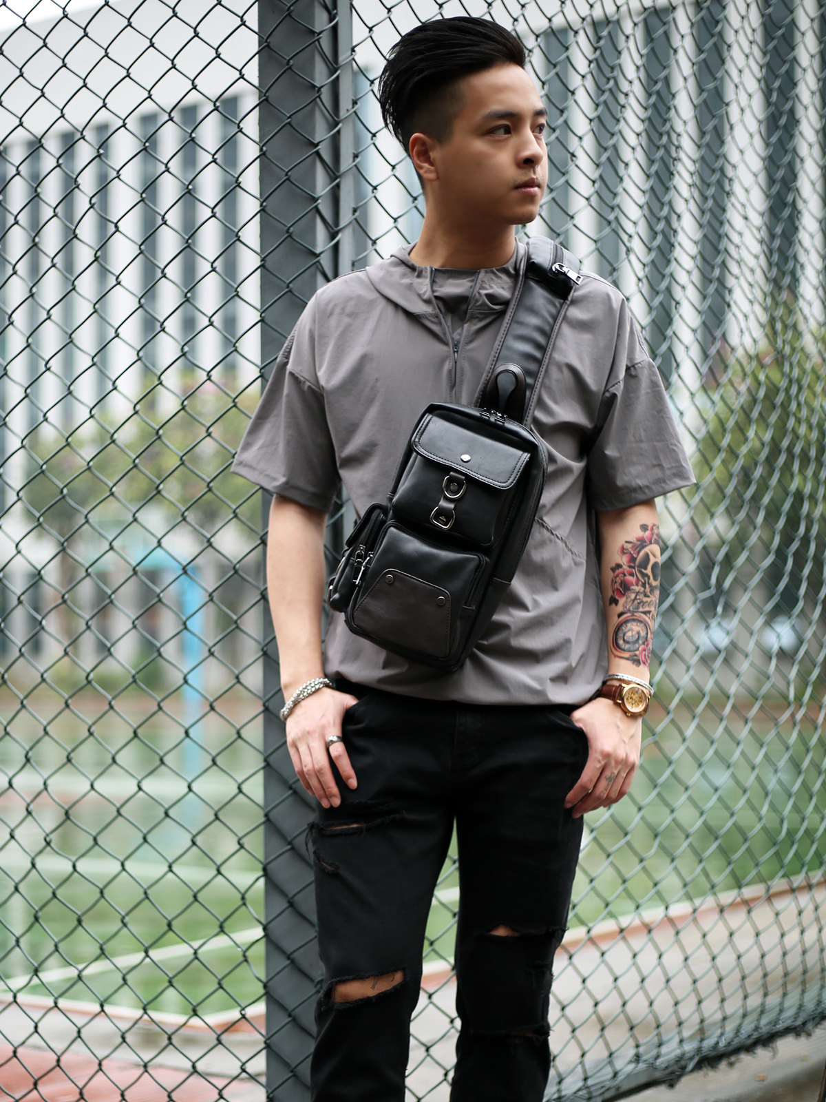 个性时尚潮流韩版胸包男士休闲多层单肩斜挎包