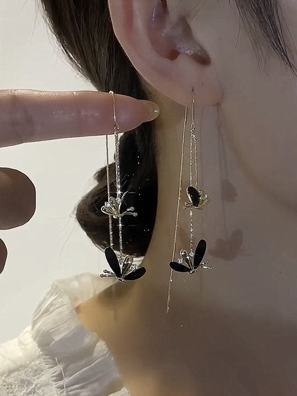 새로운 트렌디 S925 실버 바늘 틈새 이어링 고급 귀걸이 기질 검은 기질 긴 나비 사랑 꽃 여성을위한 꽃 얼린 새로운 트렌디 S925 실버 바늘 틈새 이어링 고급 귀걸이 기질 검은 기질 긴 나비 사랑 꽃 여성을위한 꽃 얼린