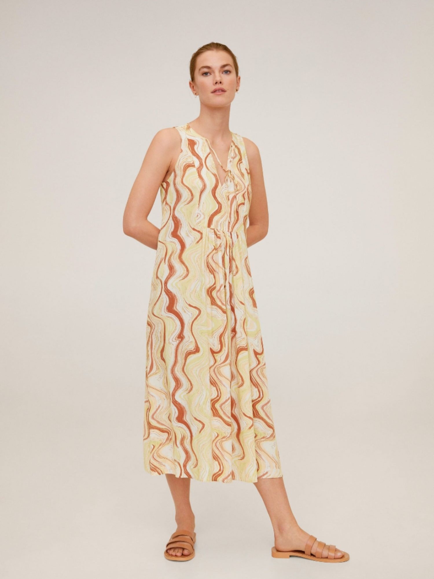 mango飘逸印花钥匙孔细节无袖连衣裙