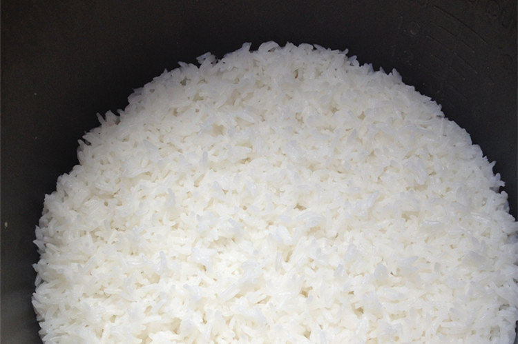 口感问题:口感软糯宜口,香味馥郁,不回生,放凉后也非常筋道,米饭表面