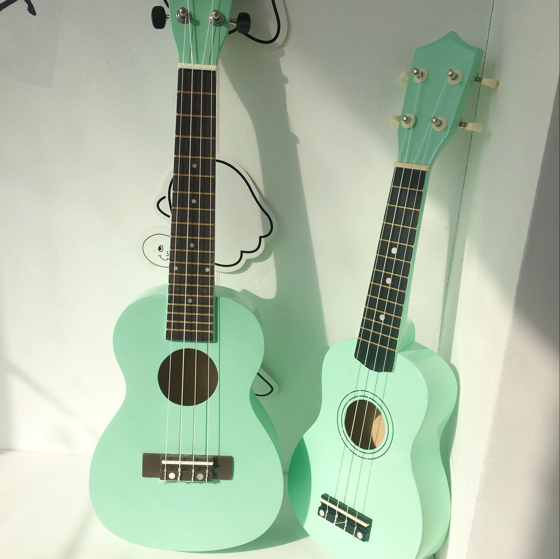 乌克绿小丽丽尤克里里薄荷清新初学者椴木椴木可弹小吉他摆饰包邮
