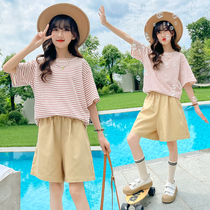 Girls summer short-sleeved suit 2022 new Korean version of the Western style childrens sports shorts in the big childrens fashionable two-piece suit