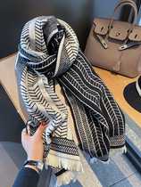 Japanese Cosp Kosp Queen Van ~ fashion shawl female outer hair and wire around the neck thicken warm scarf