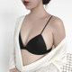 bra bandeau ແມ່ນດີແລະເບິ່ງດີ, ມັນມີສາຍບາງໆແລະມີ bra ສີດໍາຂະຫນາດນ້ອຍທີ່ມີ camisole ທີ່ປ້ອງກັນການເປີດເຜີຍແລະກວມເອົາຫນ້າເອິກ.