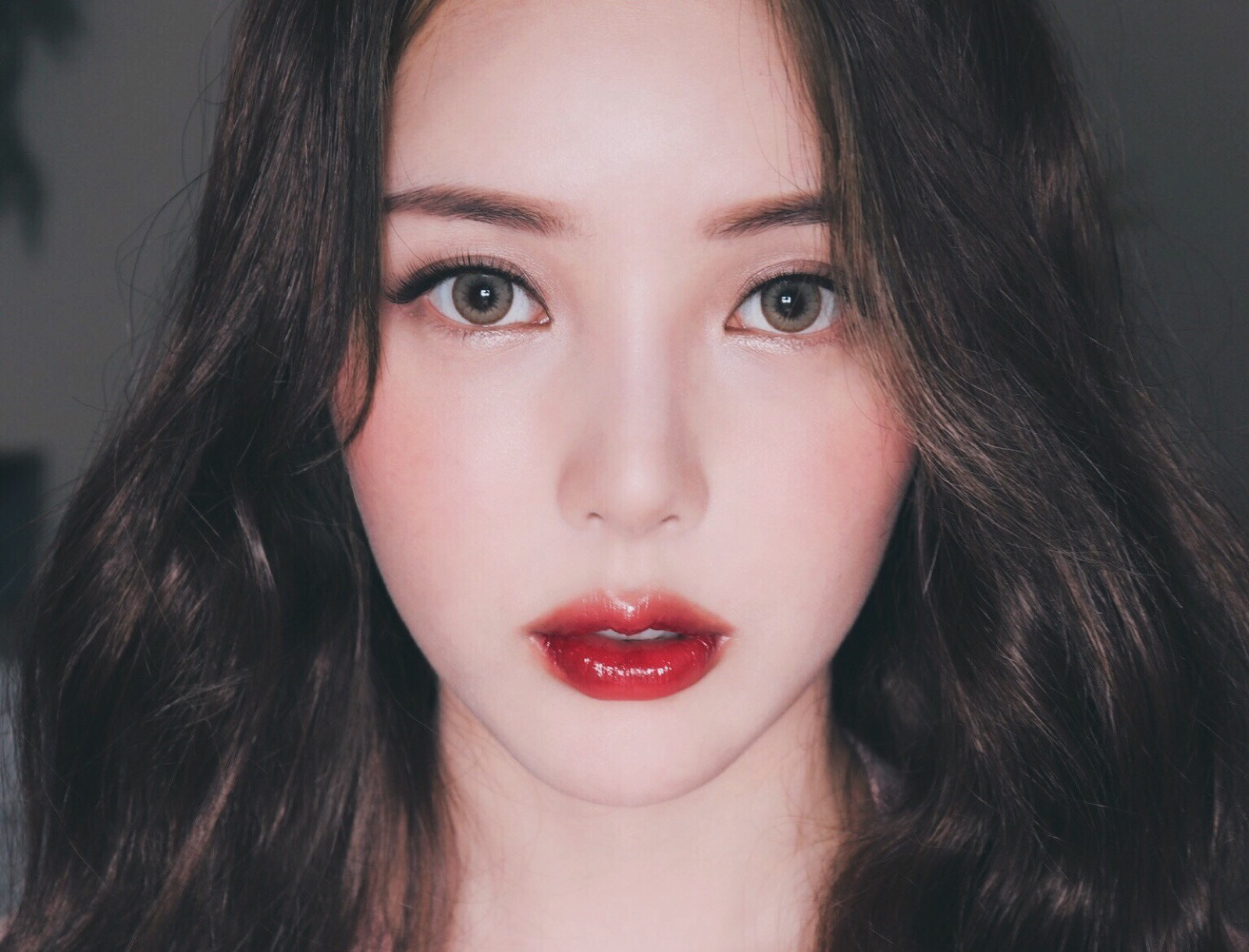 说起欧美妆容,大家总觉得只有高鼻梁,深眼窝,大眼睛,有棱角的轮廓