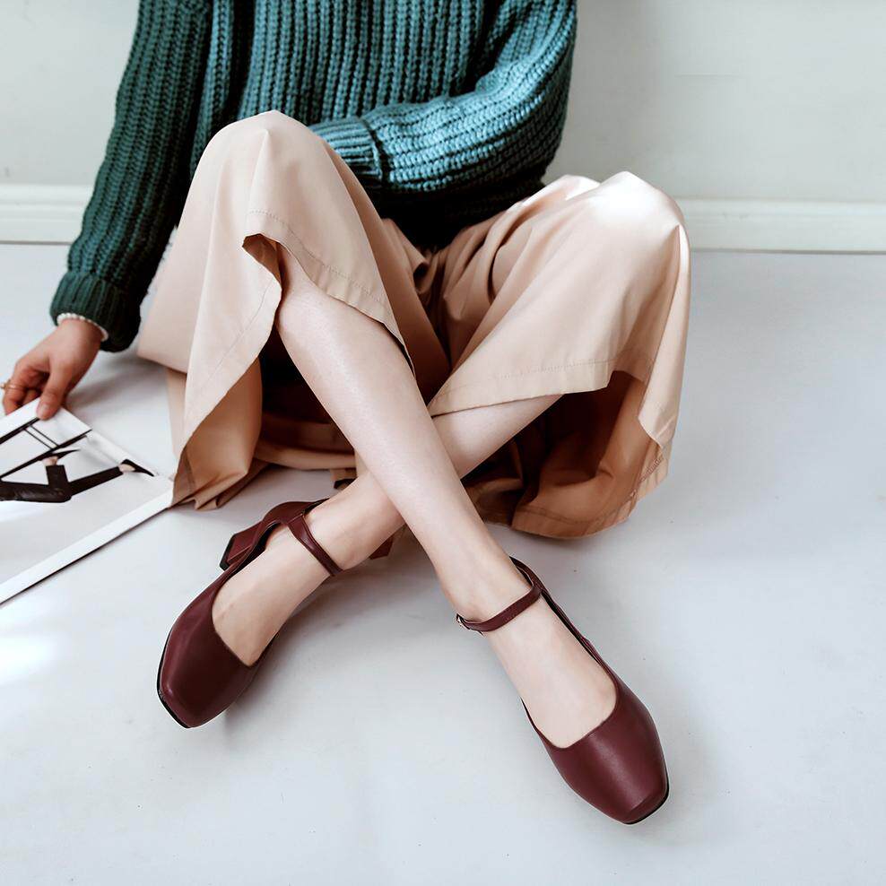 去购买 在复古风单品中颇有几分人气的玛丽珍鞋,是搭配文艺复古风裙装