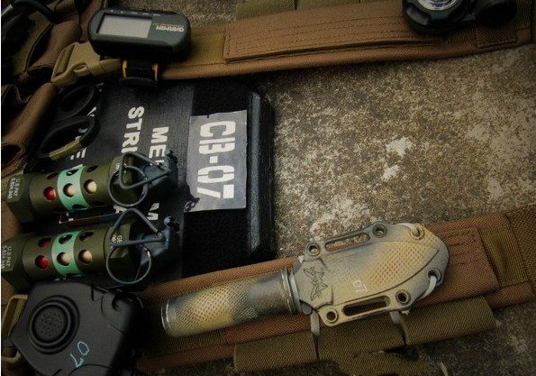 【ez】csgo 周边 美军m84震撼弹闪光弹o3 烤漆大号电子防风打火机