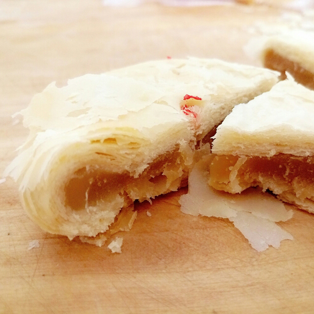 大白皮月饼正宗清真月饼传统糕点零食酥皮点心枣泥豆沙两种口味