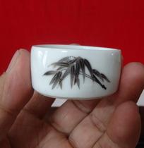 The old bird canned feeder in the 1980s Jingdezhen base white porcelain ink bamboo chart feeding bird tools all physical photos