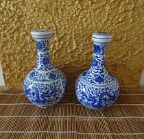 Wine bottle collection ornaments Jingdezhen blue and white porcelain shape wine bottles two similar but different single bottle price physical photos
