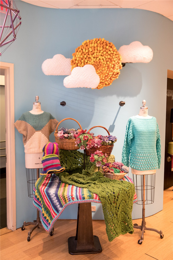 如春花烂漫欧美创意毛线编织工作室橱窗设计