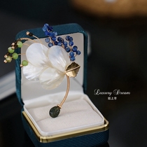 Unshangqian natural shell brooch female accessories autumn and winter cashmere coat pin decoration creative versatile corsage