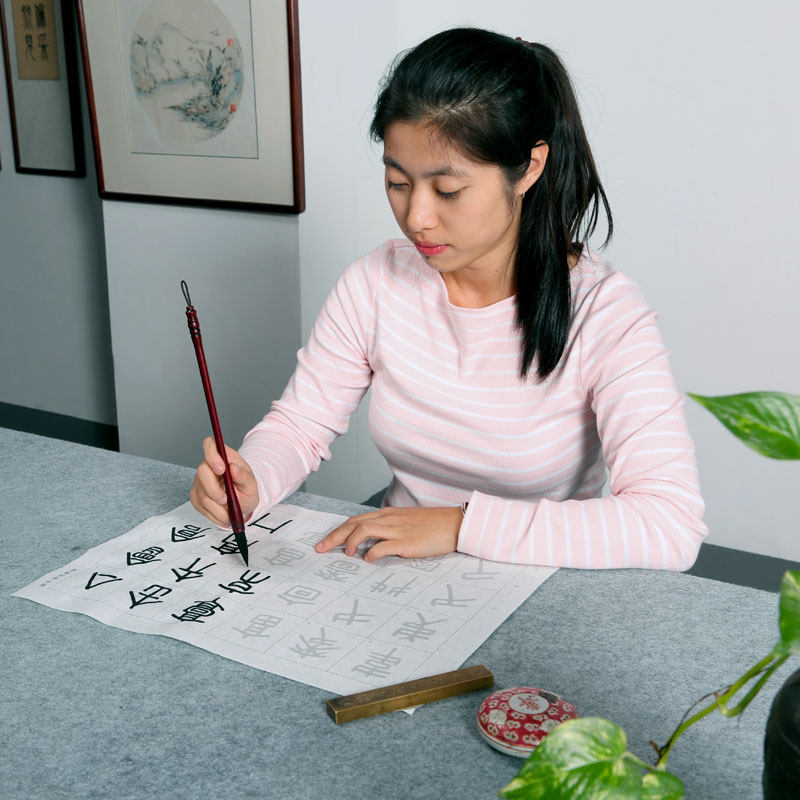 去购买 去购买 如何用毛笔进行书写,是初学者心中的一大疑惑,这就关系