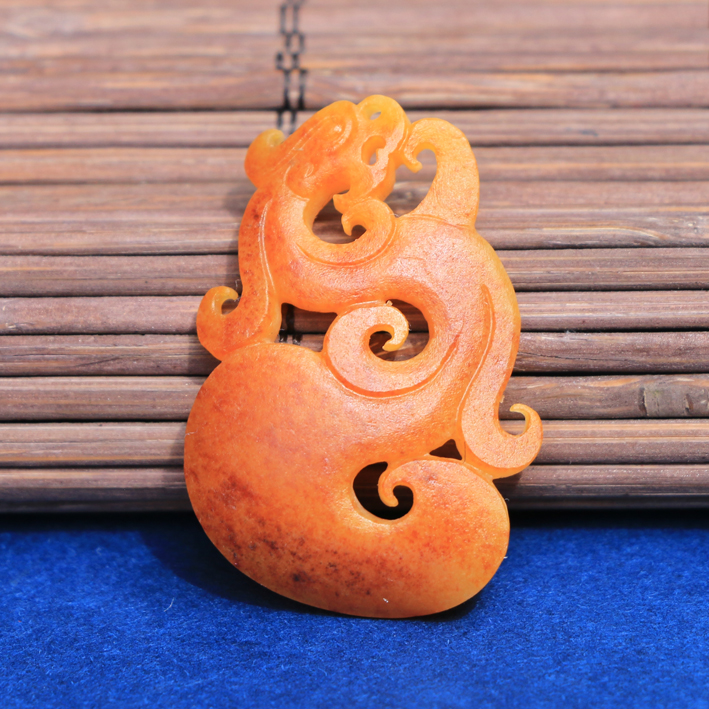 方言和田玉特惠仅1380元新疆精品黄沁皮白玉籽料府上有龙吊坠挂件_7折