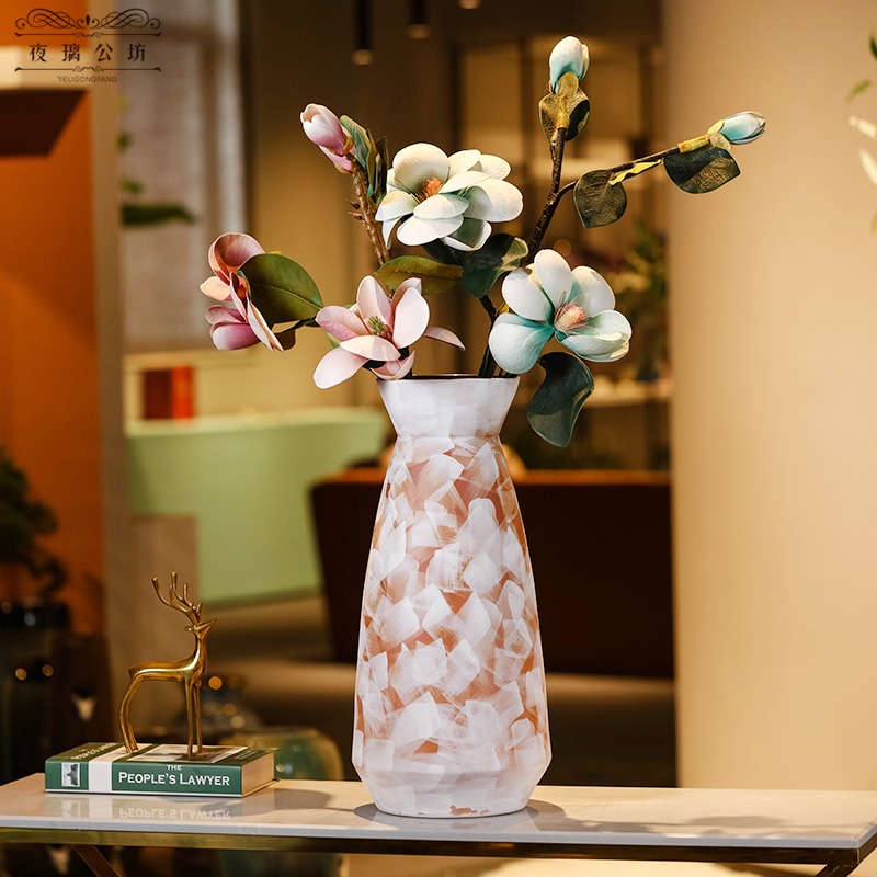 Contracted into dry vase of jingdezhen ceramics trumpet furnishing articles northern wind restoring ancient ways is the sitting room the desktop home decoration