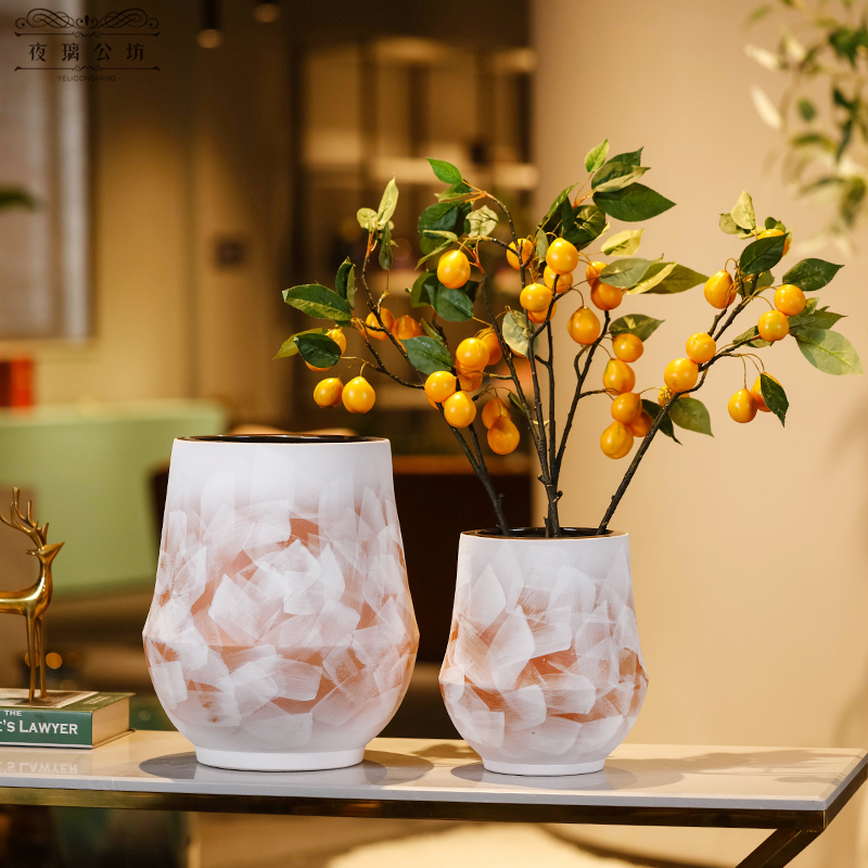 Contracted into dry vase of jingdezhen ceramics trumpet furnishing articles northern wind restoring ancient ways is the sitting room the desktop home decoration