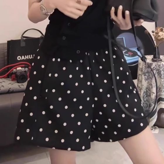 High-end black polka dot skirt for women in summer new elastic waist slimming fashionable and versatile A-line wide-leg pants
High-end black polka dot skirt for women in summer new elastic waist slimming fashionable and versatile A-line wide-leg pants