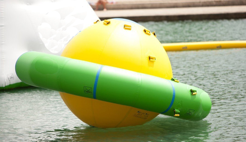 水上陀螺土星充气水上陀螺充气水上玩具充气跷跷板滚筒球水上跳床