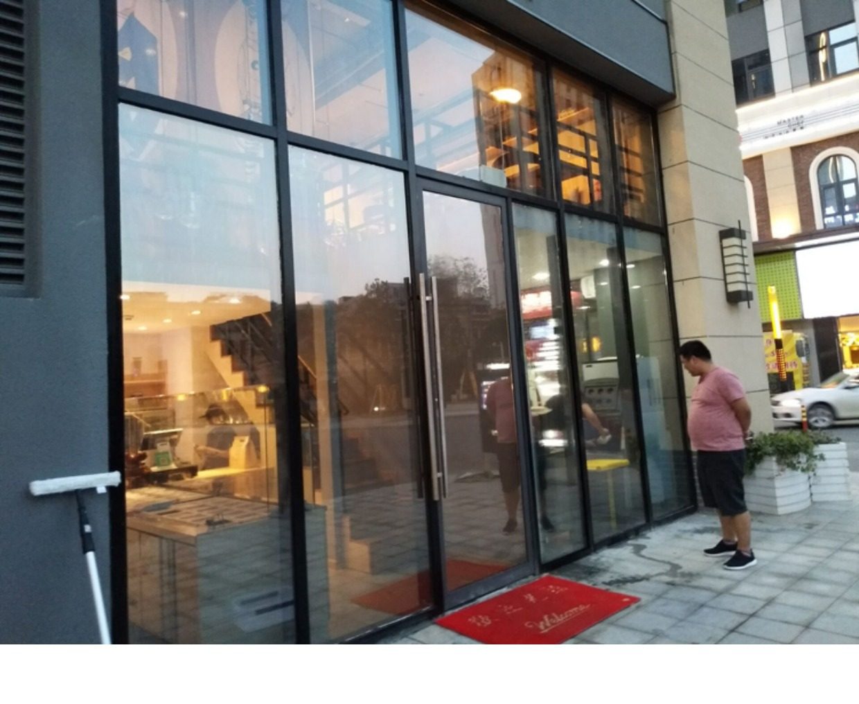 双向透视玻璃贴膜窗户贴纸防晒隔热店面商场店铺大厦商铺透光膜灰_买