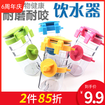 Dog drinking fountain Hanging dog supplies Teddy pet dog drinking fountain Pet drinking fountain Head dog kettle Out of the house