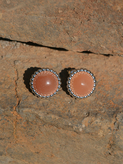 Closense {maruko} 디자이너의 Sunstone Earrings Silver 구멍이없는 단순한 여름 복장 Closense {maruko} 디자이너의 Sunstone Earrings Silver 구멍이없는 단순한 여름 복장