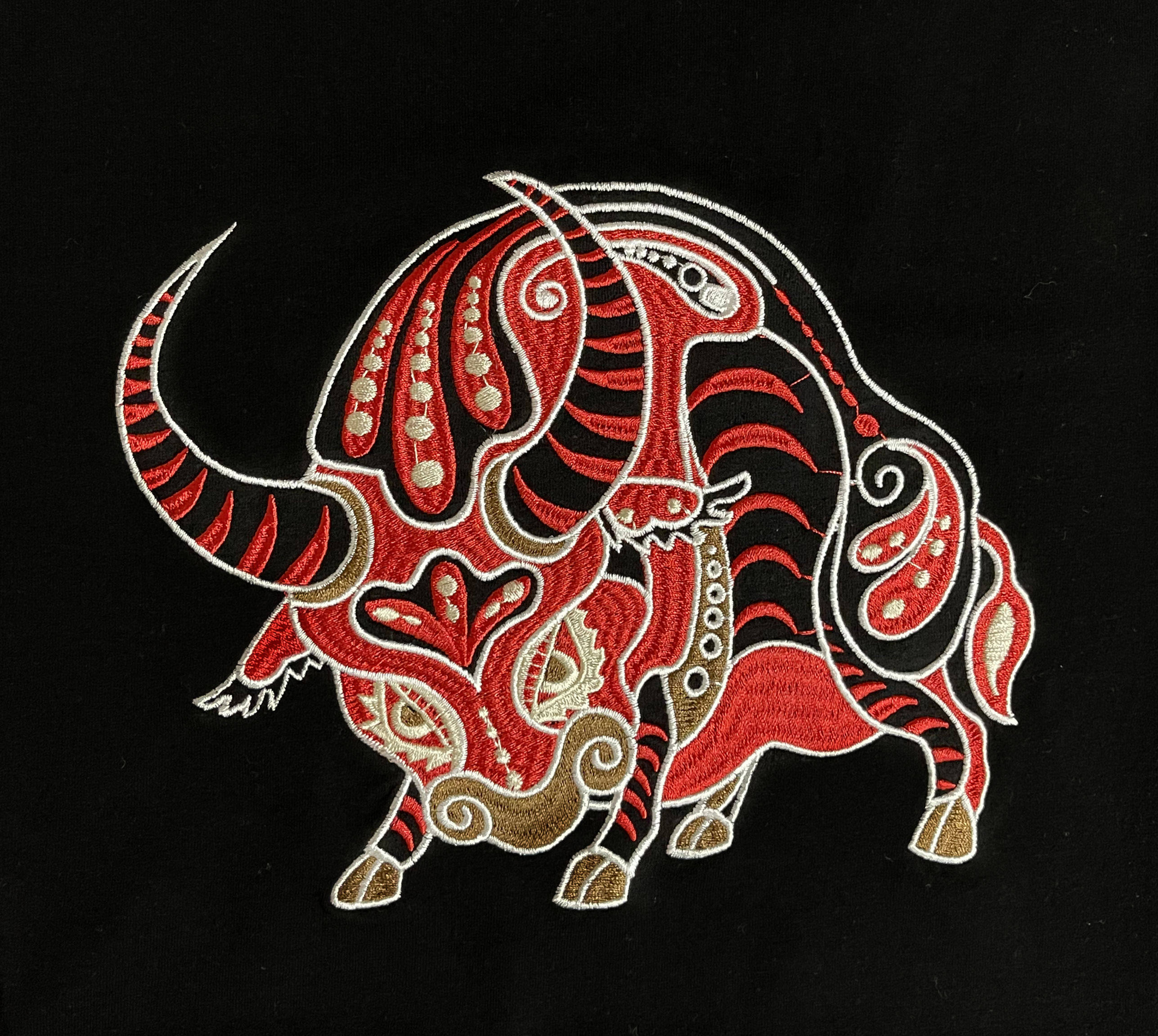 夏季图案文化:创意货号:8687#袖型:常规主要颜色:黑色刺绣牛流行元素