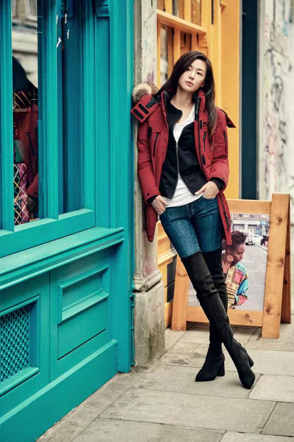 加绒紧身牛仔裤,颠覆时装帅气感