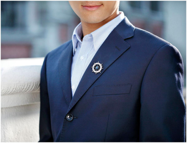 正确佩戴胸针,你需要知道的时尚姿势