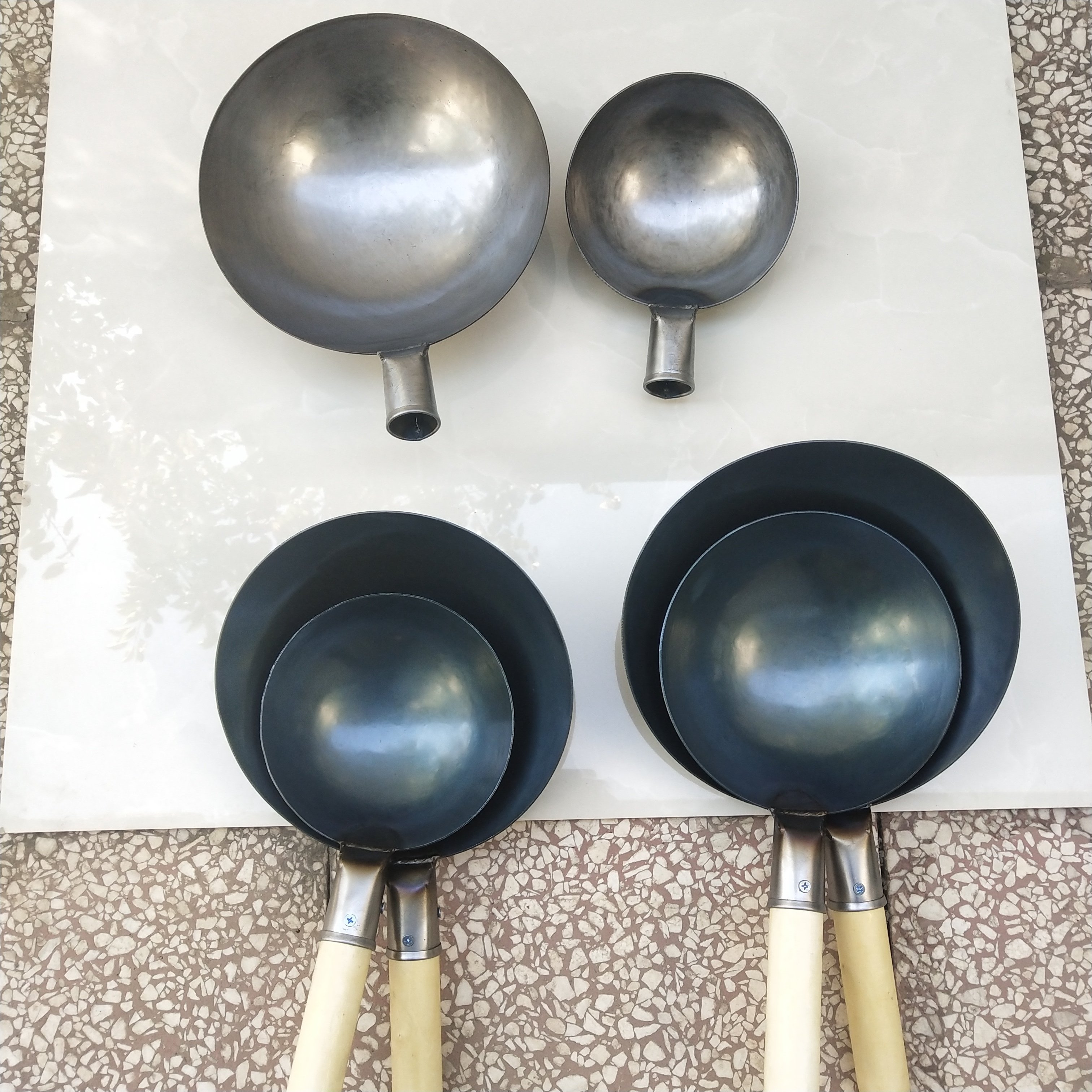 17/20/24/26厘米无涂层手打老式熟铁圆底小炒锅不粘锅宝宝小孩用