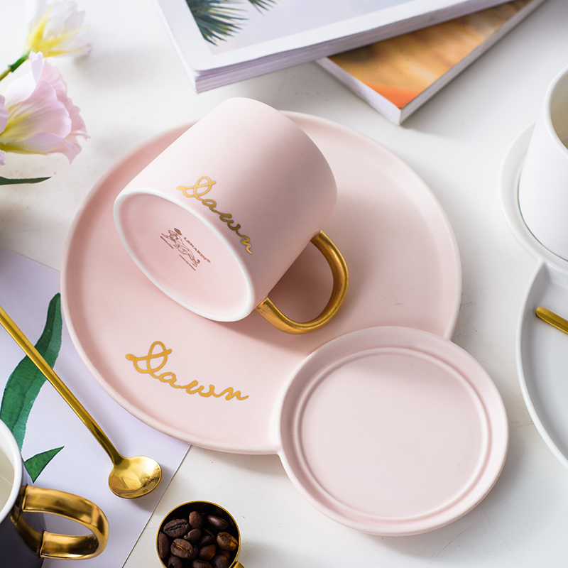 European style coffee cups and saucers suit contracted ceramic disc delicate breakfast cup with a spoon, English afternoon tea heart plate