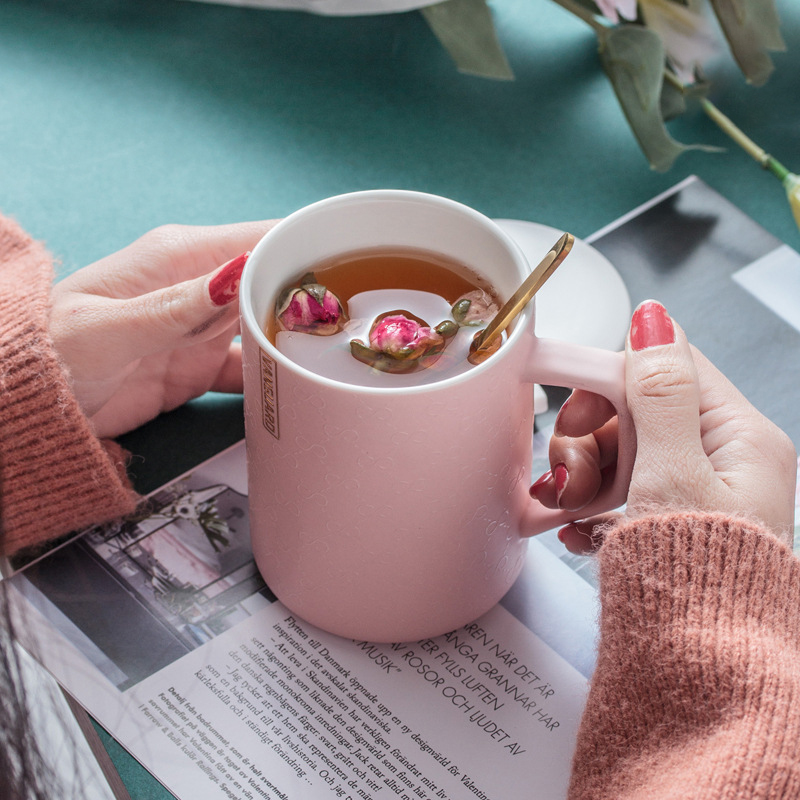 The Nordic ceramic keller with spoon move tide lovers ultimately responds a cup of a pair of men and women creative coffee cup