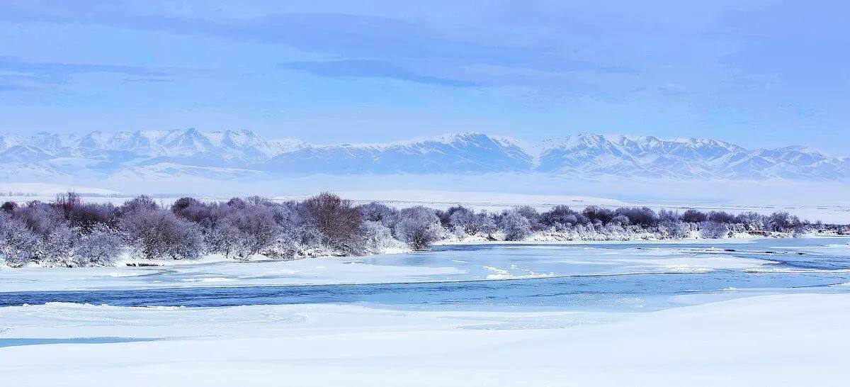 "北国风光,千里冰封,万里雪飘"