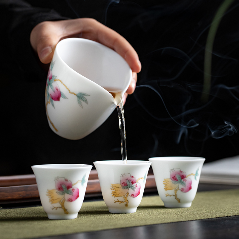 The Set of famille rose tea Set jingdezhen ceramic kung fu tea Set home a tureen six cups box away