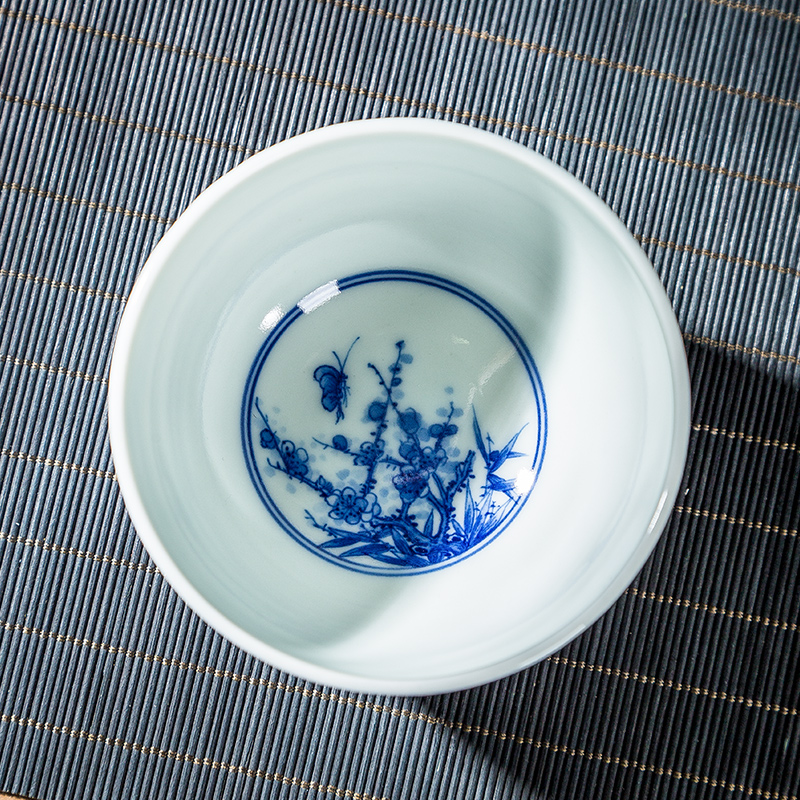 Pure manual master cup peacock hand blue and white porcelain of jingdezhen ceramic sample tea cup kung fu tea cup