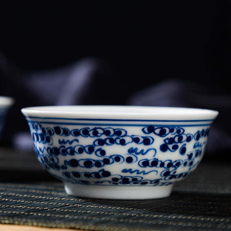 Jingdezhen ceramic sample tea cup hand - made kung fu of blue and white porcelain teacup personal single cup cup master cup small bowl