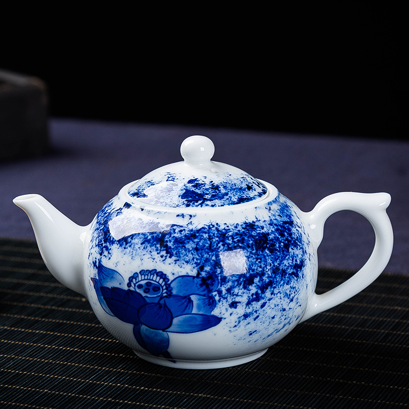 The Was a complete set of jingdezhen blue and white porcelain tea set fair kung fu tea cup teapot tea filter simple wooden gift set