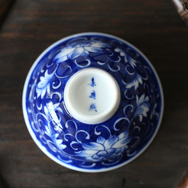 Jingdezhen ceramics small blue and white porcelain teacup kung fu tea masters cup tea cup tea cup by hand