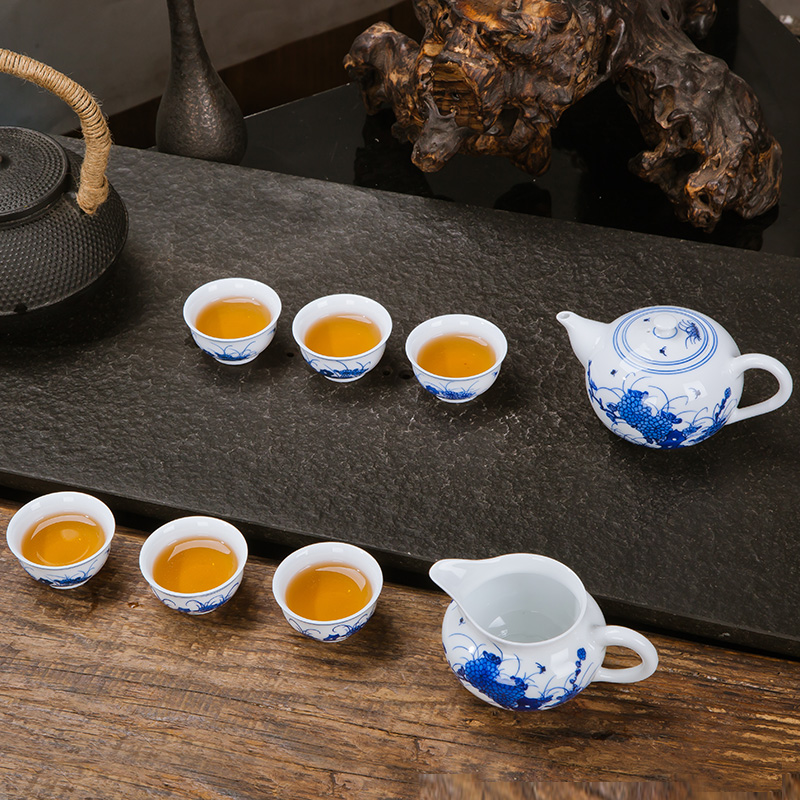 Jingdezhen ceramic tea set manual hand - made tea kung fu tea set a complete set of blue and white porcelain teapot teacup six others