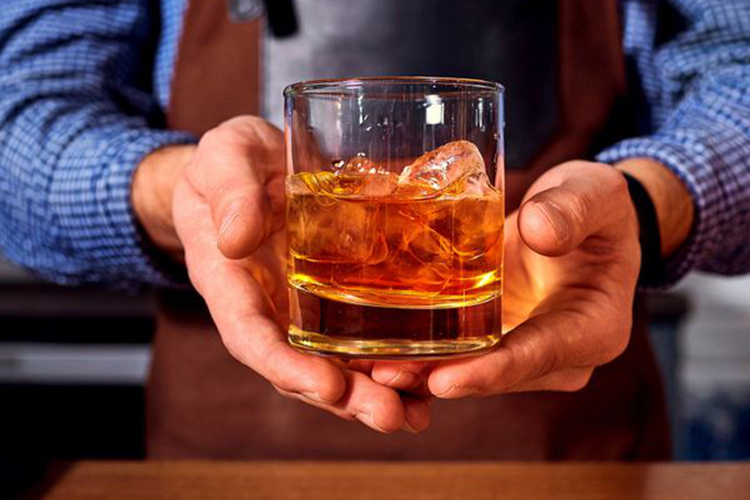 你真正掌握威士忌喝法吗看看新手的遭遇