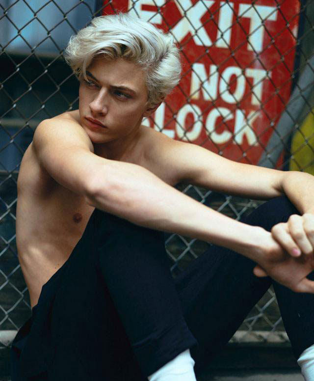 第四种:波浪式七分头  这种发型既能彰显男人的干练又能表现出男人