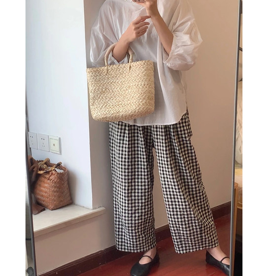 Black and white plaid balloon pants for women in summer thin large size fat mm pear-shaped body loose and slimming nine-point casual pants
Black and white plaid balloon pants for women in summer thin large size fat mm pear-shaped body loose and slimming nine-point casual pants