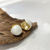 Milkshake genie Baby Ball Ball Earrings Woman 2021 New senior Light Extravagant Small Crowd Design Sensation SOUTH KOREA EARRINGS