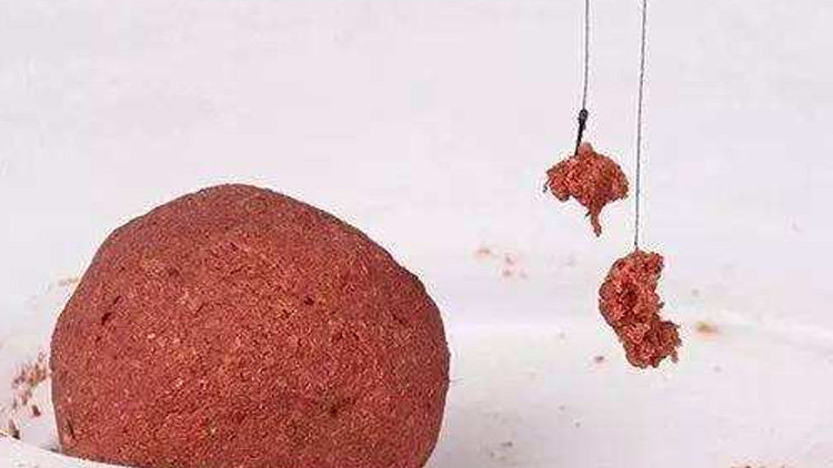 拉饵有技巧,钓鱼需学习