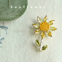 Sunflower brooch to send you a sunflower plant new 2021 girlfriend optimistic upward birthday gift