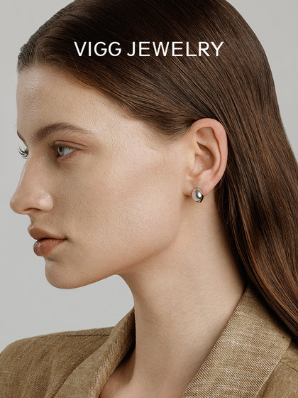 Vigg Small Silver Bean Gold Earring for Women 925은 바늘과 귀 피어싱 다목적 패션 인기있는 귀걸이 간단한 틈새 디자인 Vigg Small Silver Bean Gold Earring for Women 925은 바늘과 귀 피어싱 다목적 패션 인기있는 귀걸이 간단한 틈새 디자인
