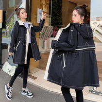 Large size windbreaker female 200kg fat mm Korean loose slim age reduction hooded long small man coat spring and autumn