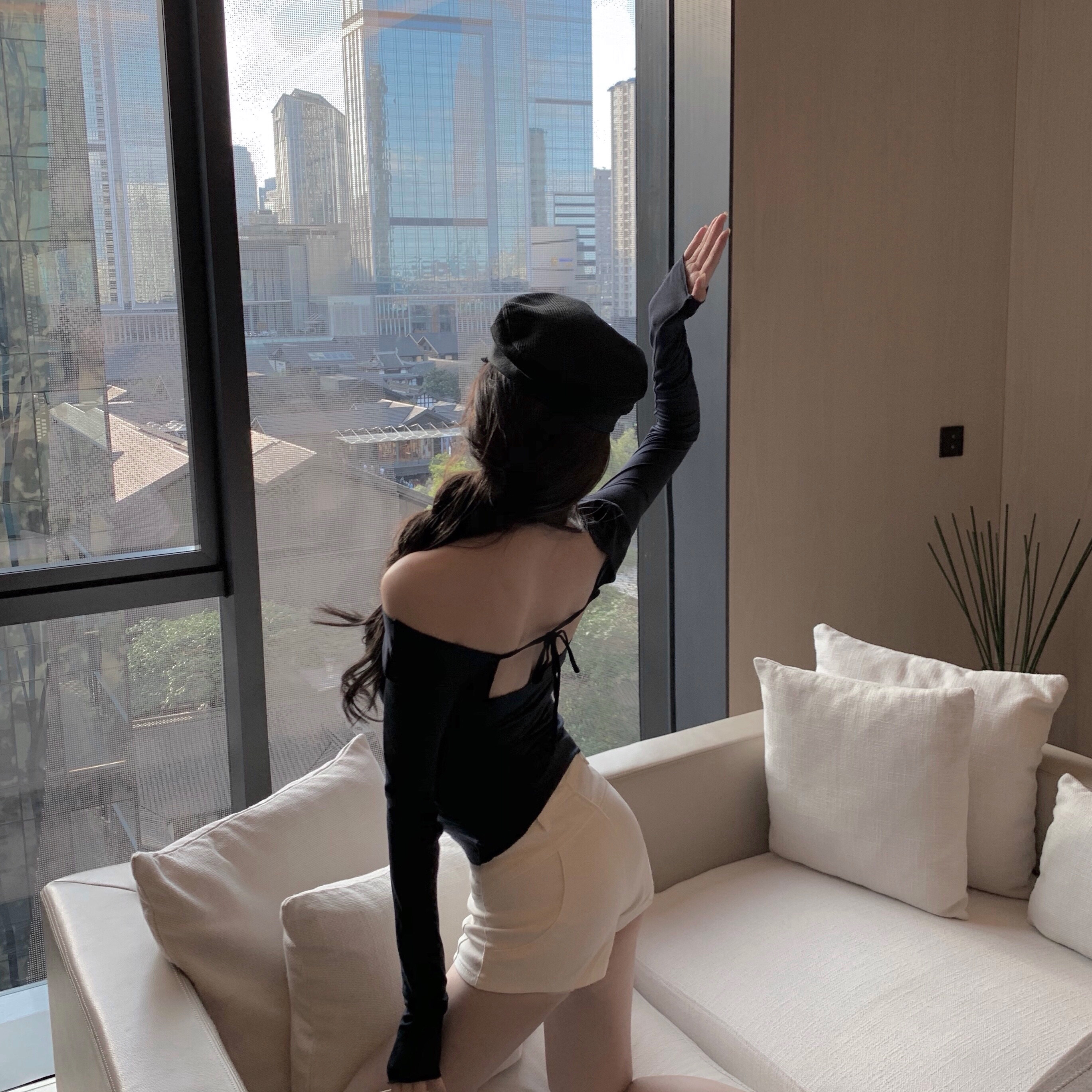 韩雨嘉【撩人背影杀】超设计 后背丝绒绑带圆领长袖防晒t恤上衣