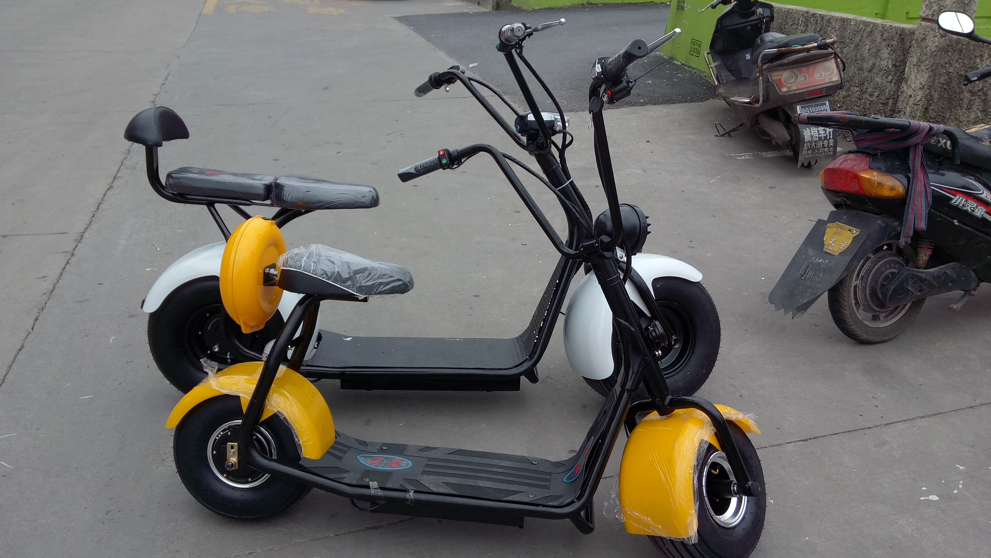 精品哈雷电动滑板车60V锂电池电动车APP定位